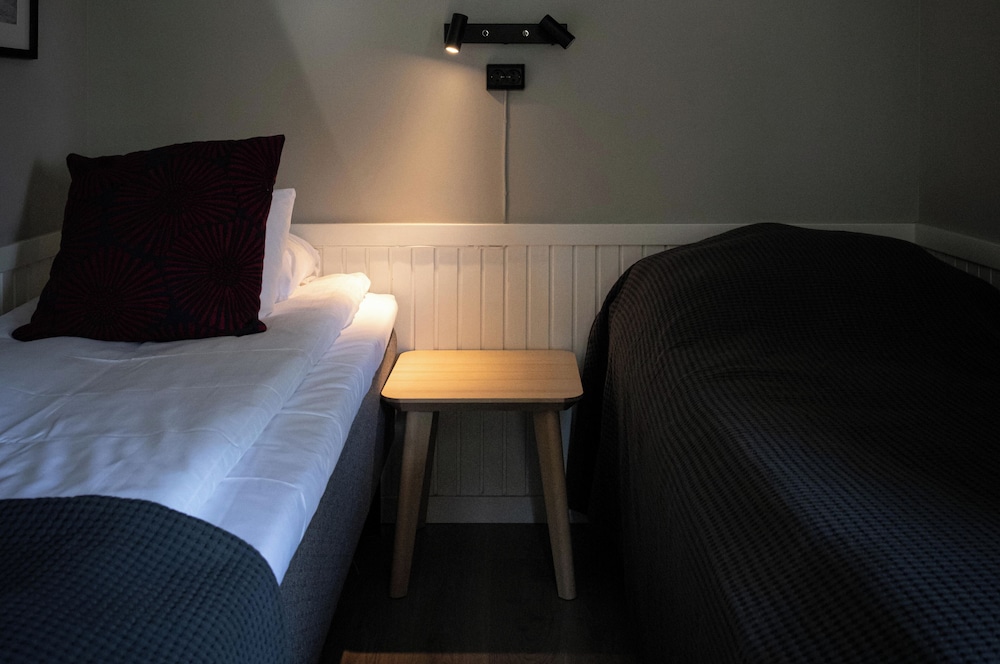 Marholmen Hotell and Conference AB 11/81