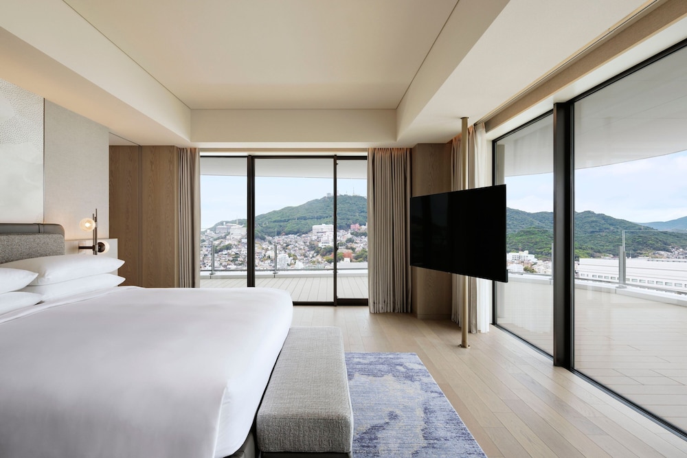 Club, Suite, King Bed