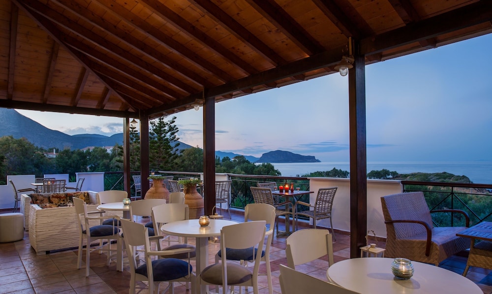 Iris Beach Hotel 31/41