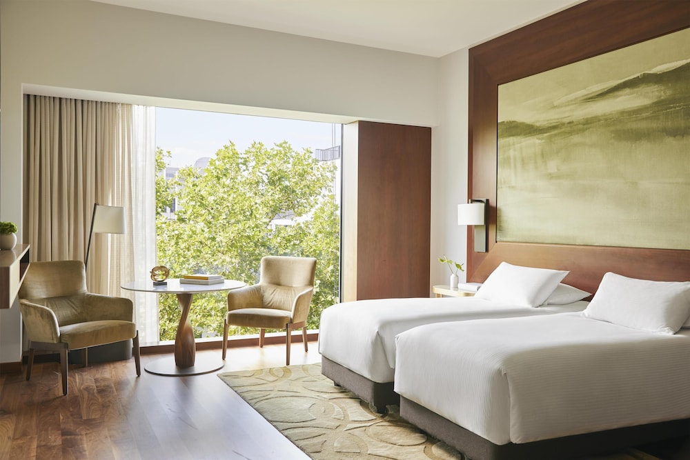 ROOM, TWIN BEDS