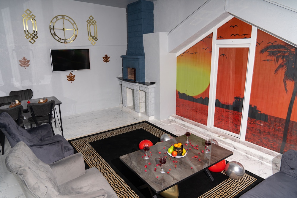 Heraldic Room Hotel 35/50
