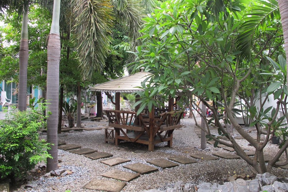Charlie's Bungalow 18/22