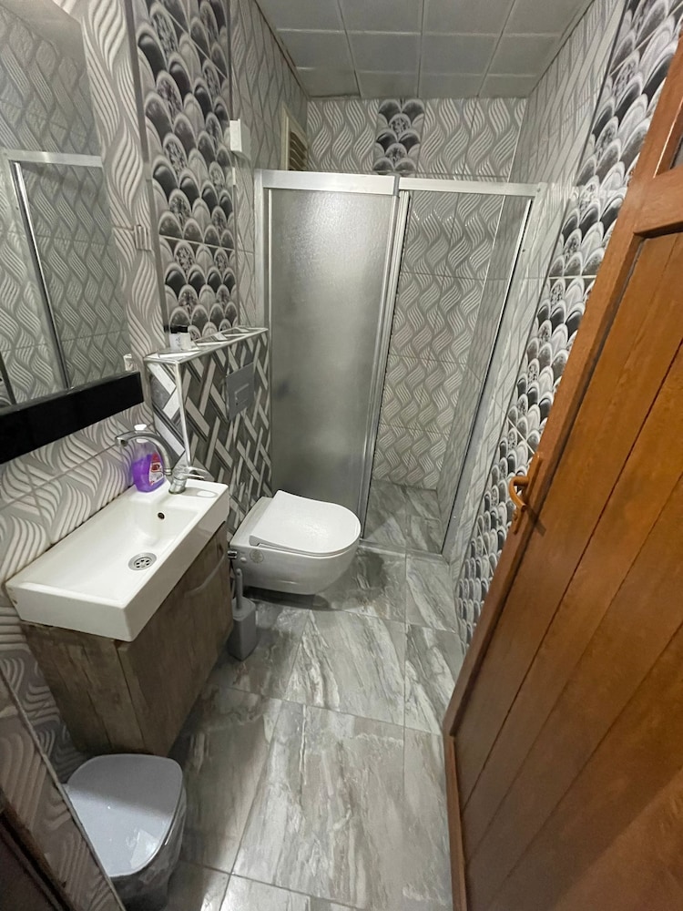 Ozgur Hotel 49/50
