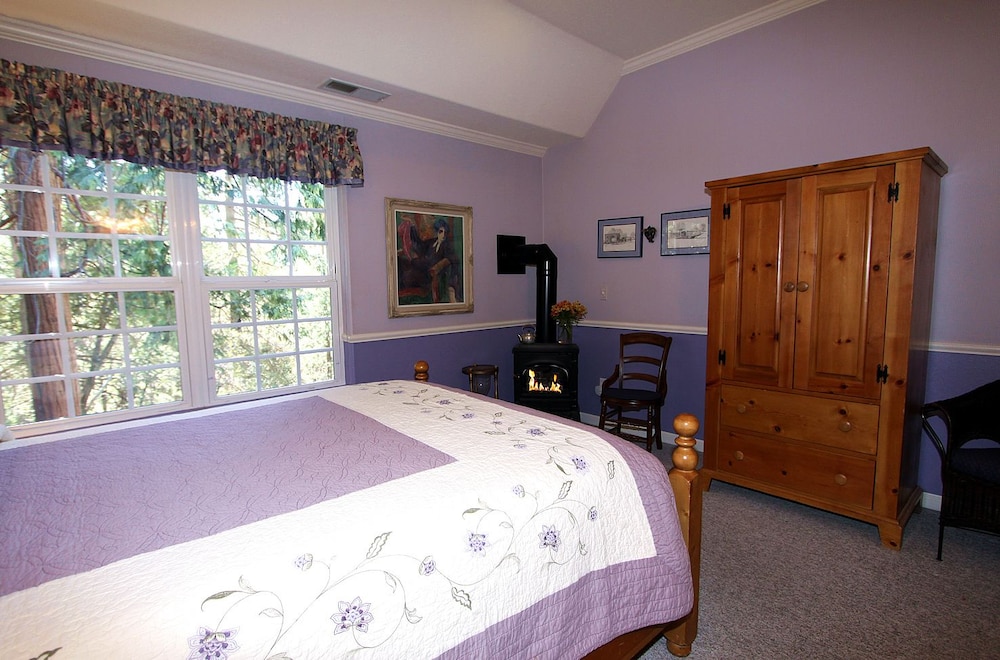 McCaffrey House Bed and Breakfast Inn 24/52
