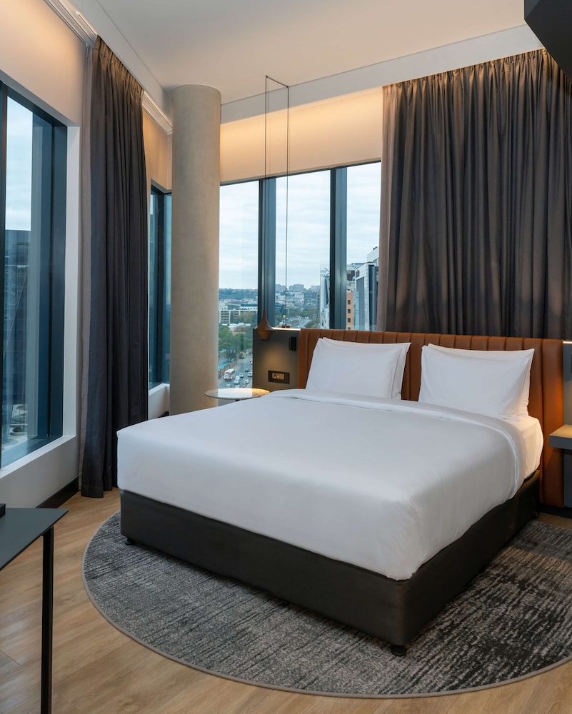 Radisson RED Hotel, Johannesburg Rosebank 13/75