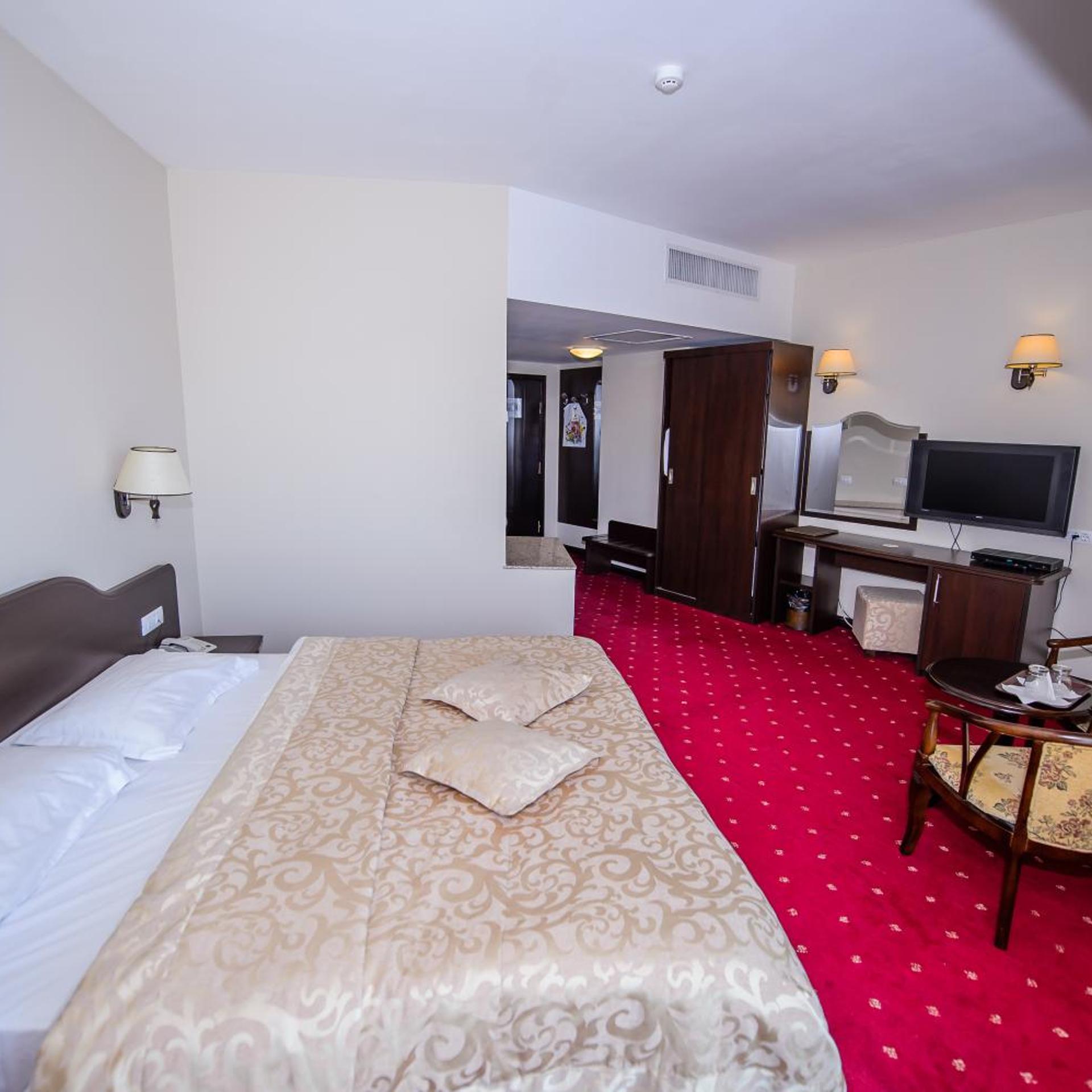 Esplanada Hotel 15/50