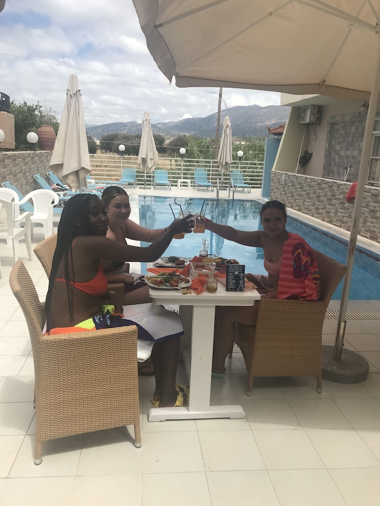 Cloud 9 Hotel Shisha & Cocktail Bar - Adults Only 18+ 34/51