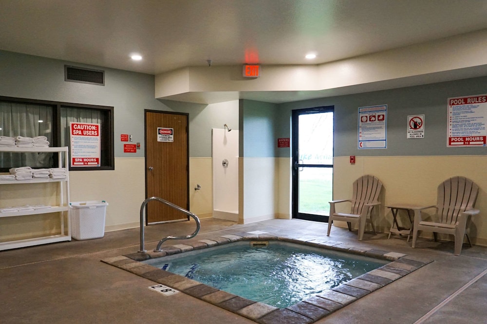 Quality Inn Suites Watertown 18/23