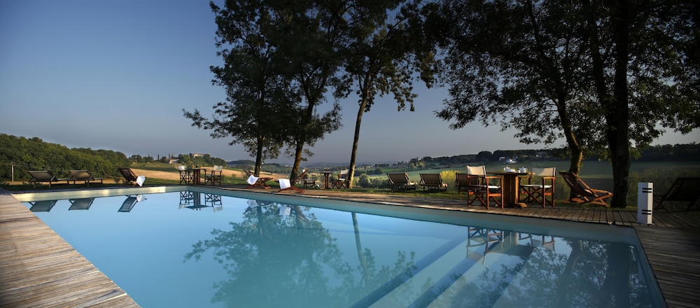 HOTEL DU CHATEAU DE SALETTES 28/45