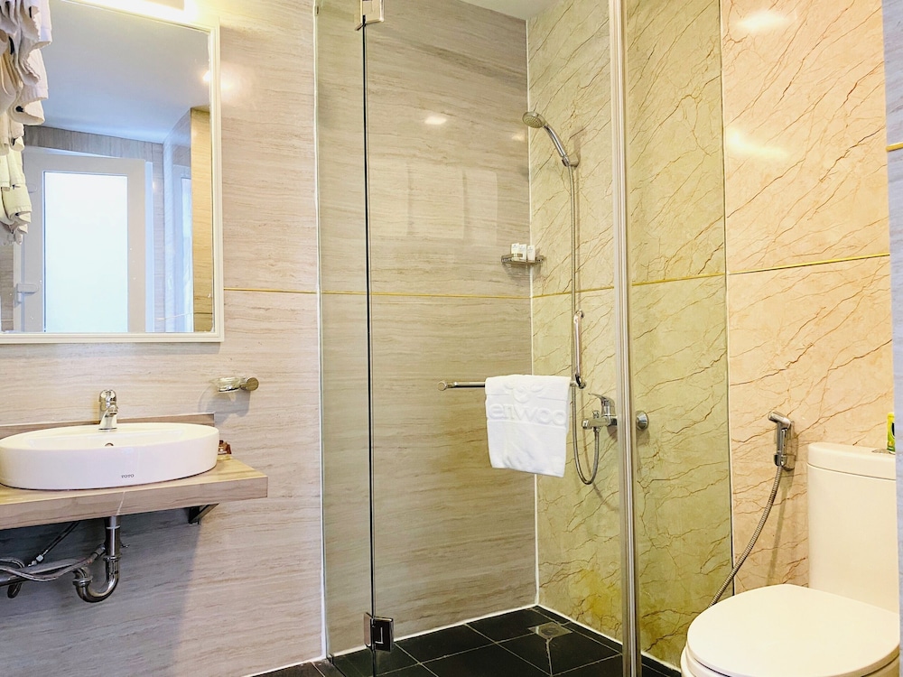 Glenwood Suites 45/49