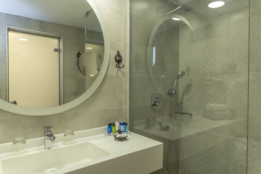 Double Room Executive Sharing Pool