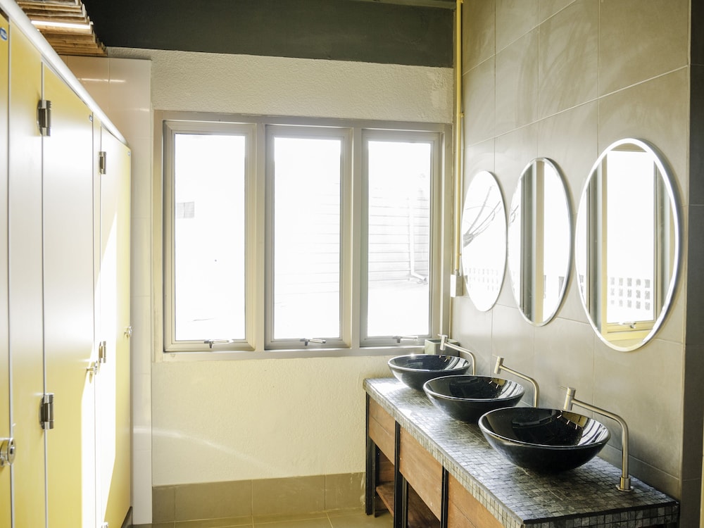 Whereder Poshtel 50/50
