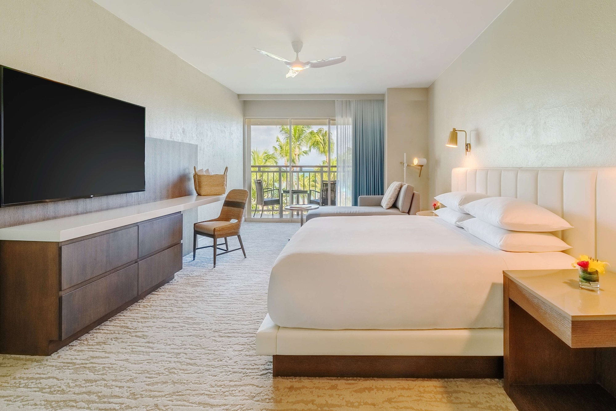Room, King Bed, Resort View, Balcony