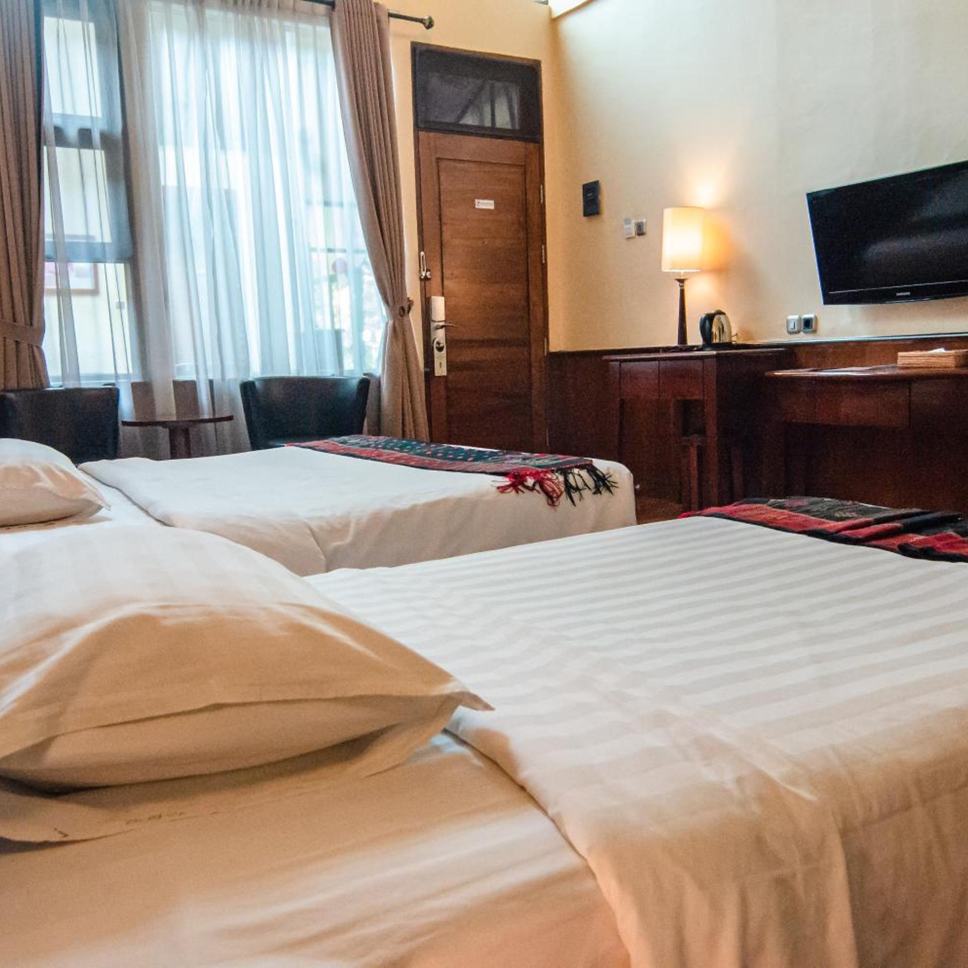 Waterfall, Superior, Twin Beds