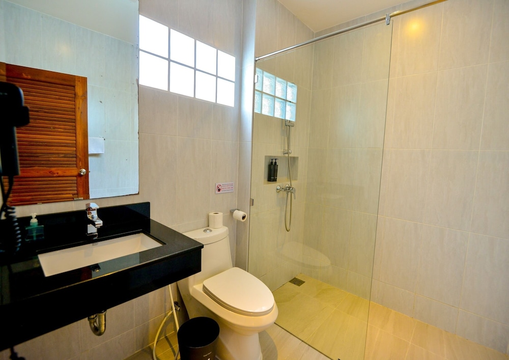 Phuket Airport Hotel 74/74