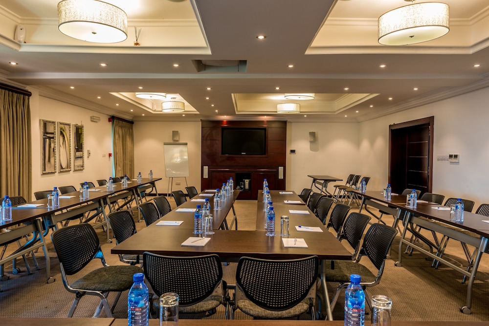 Protea Hotel By Marriott Lagos Kuramo Waters 64/71
