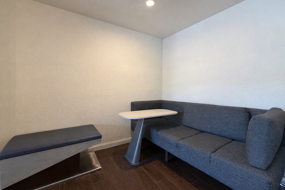Motel 6 Monterey Downtown 41/66