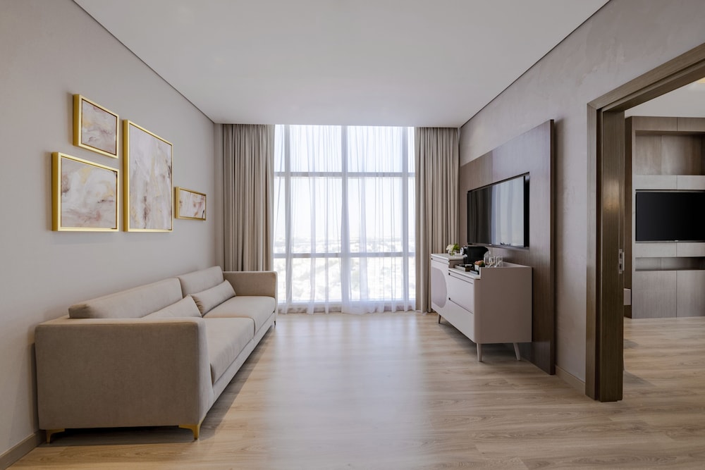 Movenpick Jumeirah Village Triangle 61/82
