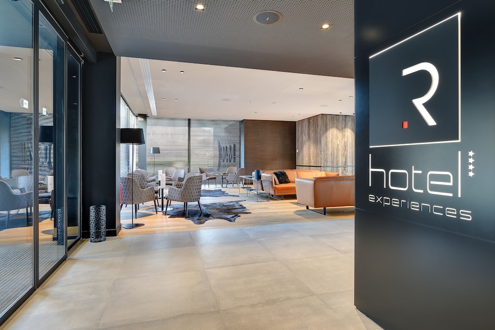 R hotel experiences 38/58