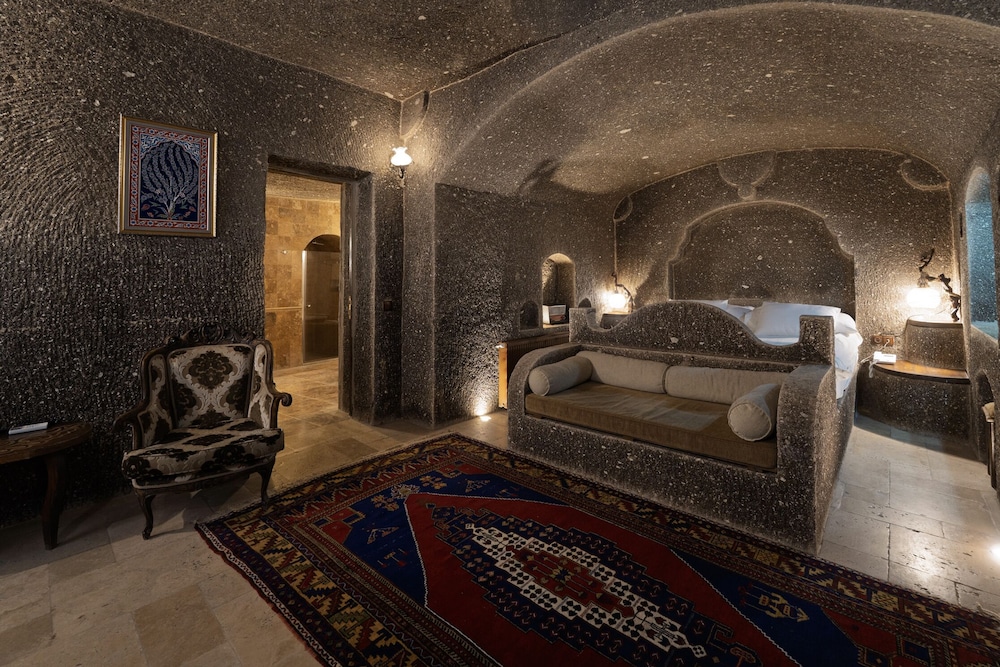 Grand Cave Suites 25/50
