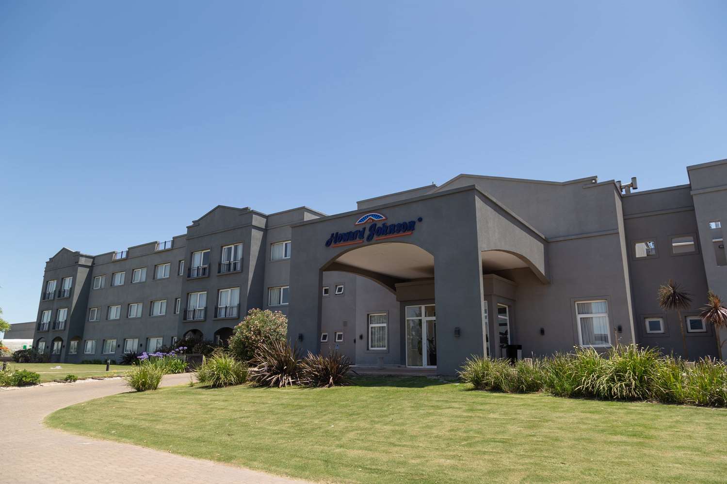 Howard Johnson by Wyndham Funes 66/67