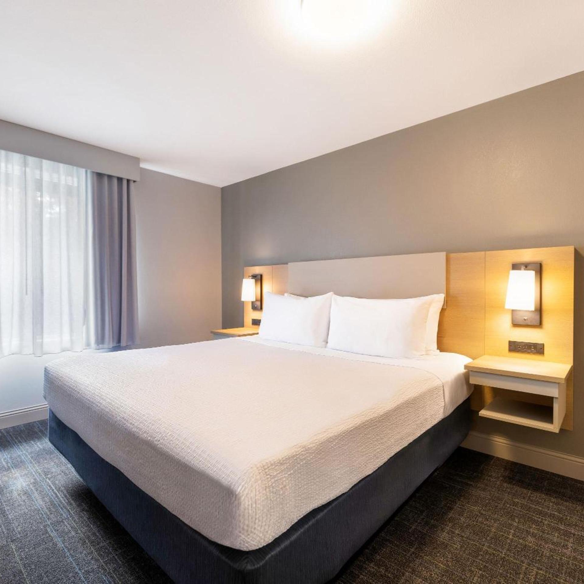 Suite, King Bed, Sofa