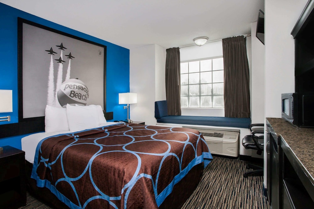 Super 8 By Wyndham Pensacola 15/49