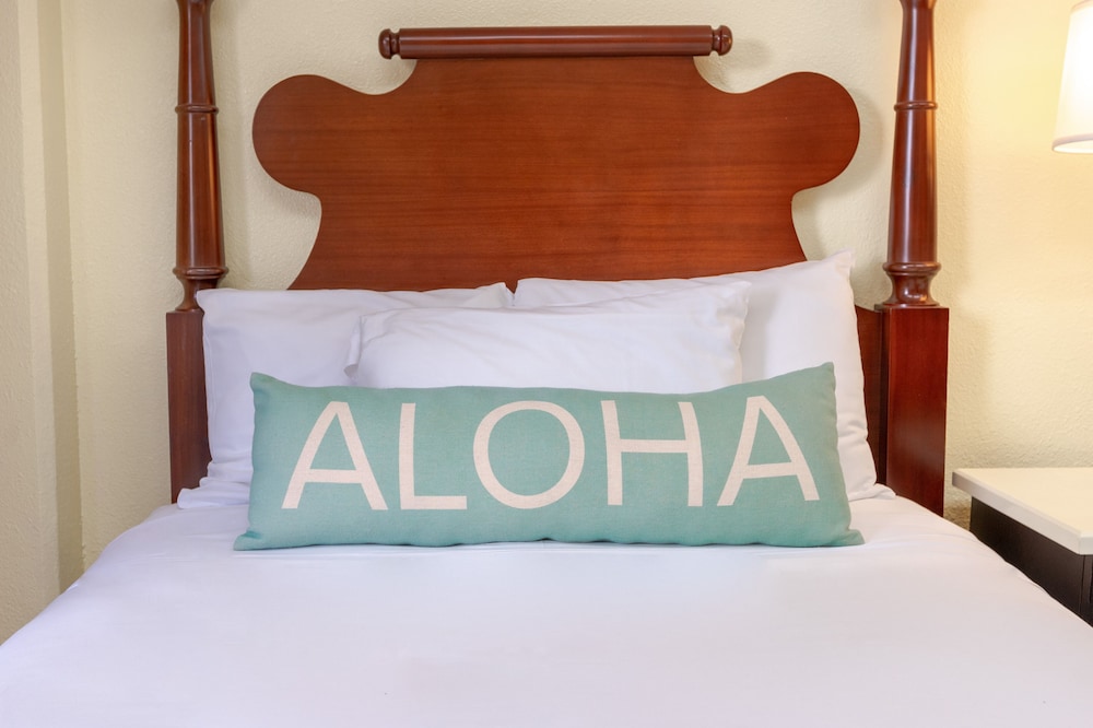 Ohia Waikiki Studio Suites photo4