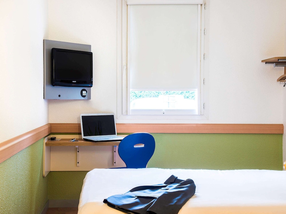 IBIS BUDGET ISSOIRE 44/49