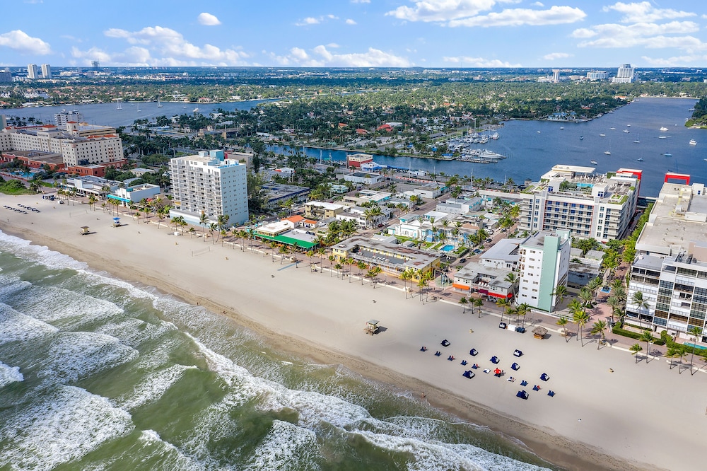 Hollywood Beachside Boutique Suites 44/46