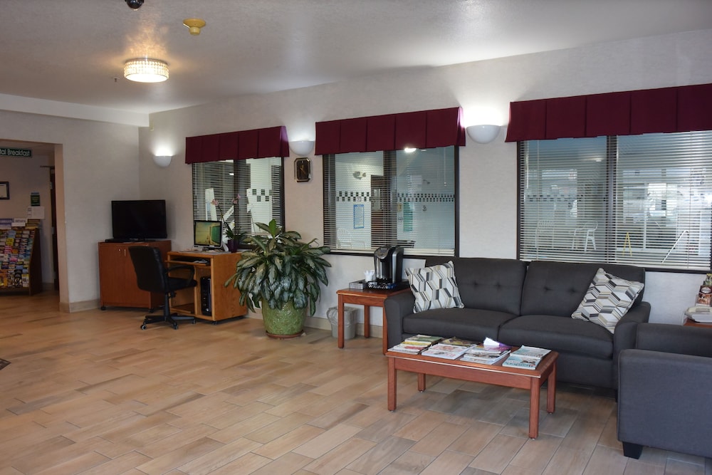 Travelodge Suites By Wyndham Newberg 42/60