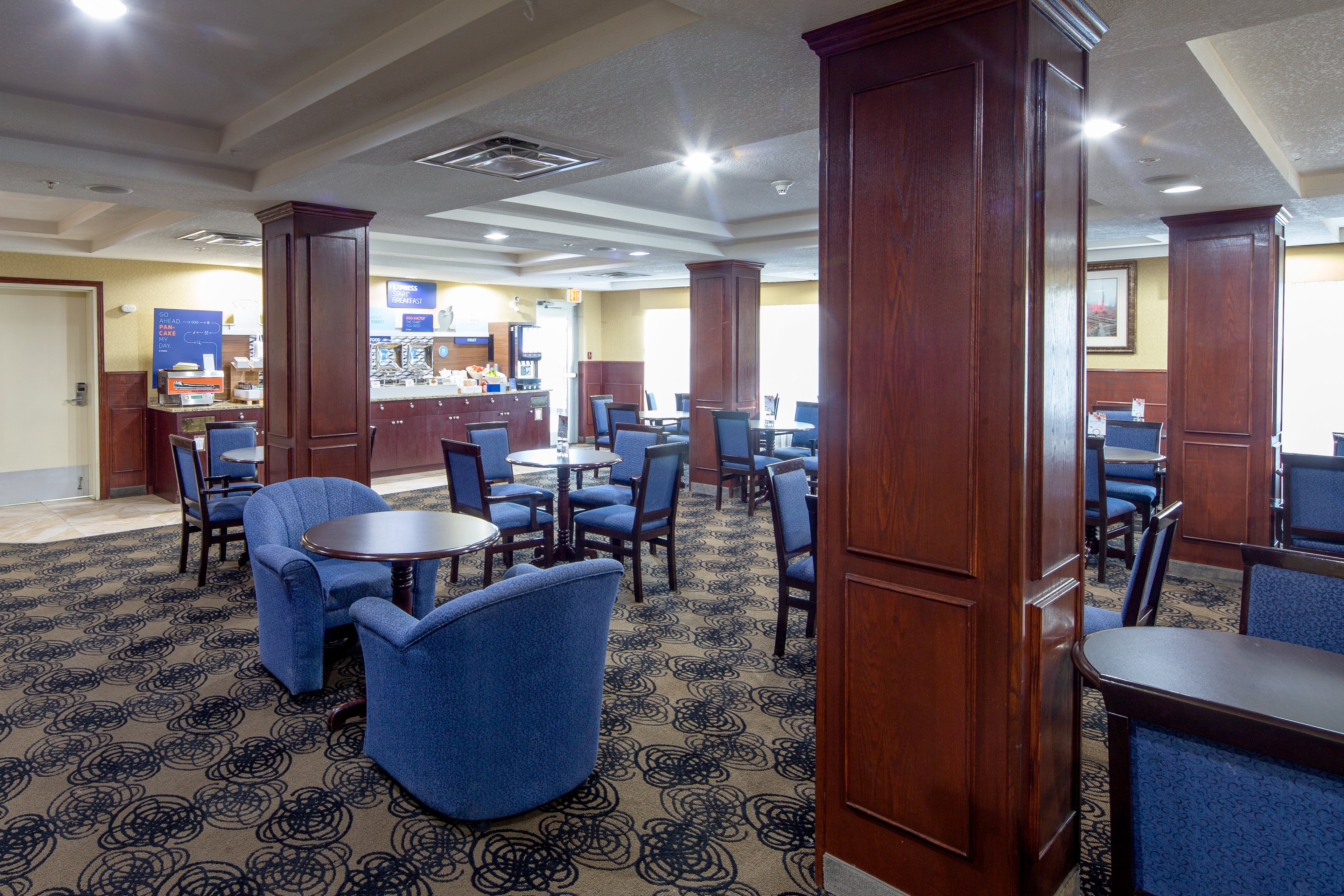 Holiday Inn Express Hotel Suites Edson 37/50