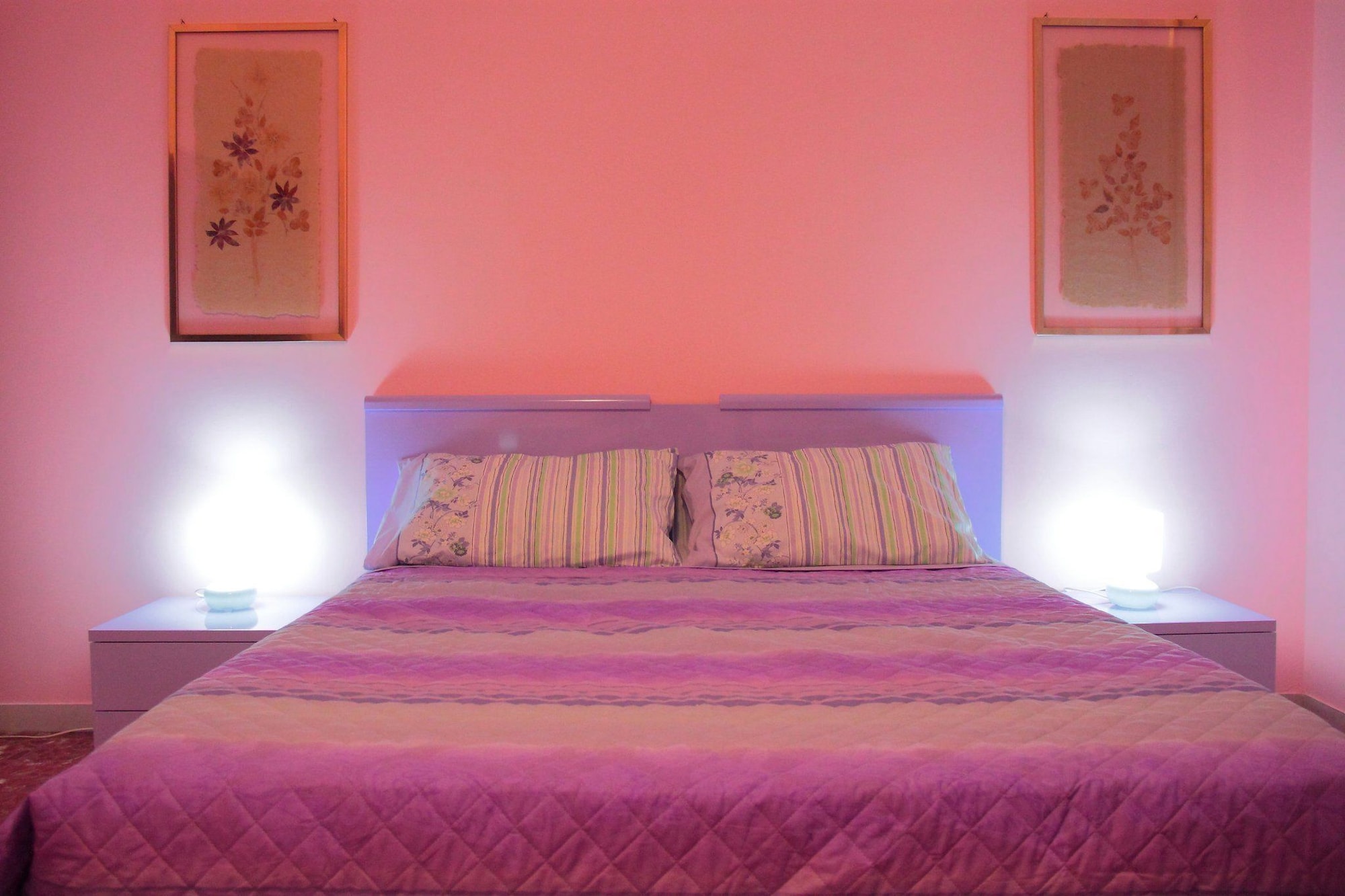 ROOM, DOUBLE BED, SHARED BATHROOM