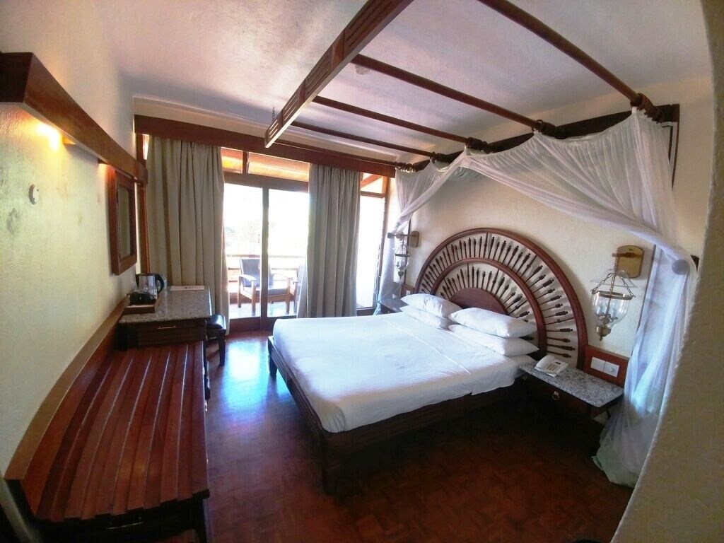 DELUXE, DOUBLE BED