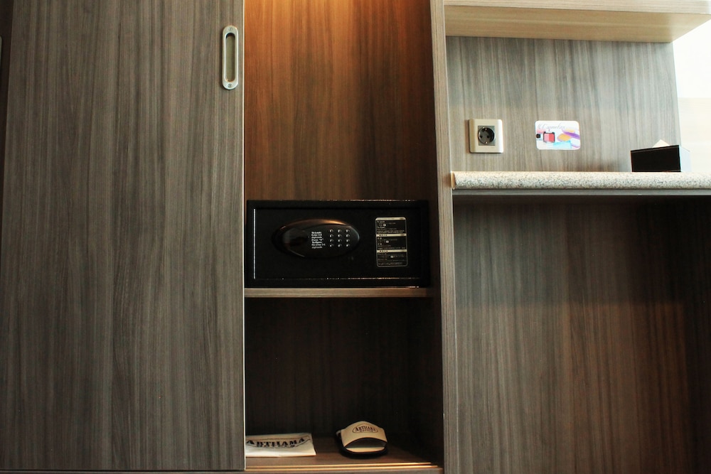 Arthama Hotels Losari Makassar 10/48
