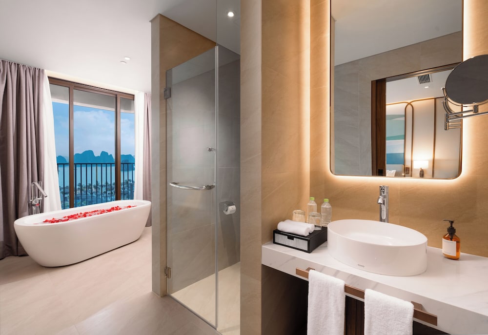 Wyndham Garden Sonasea Van Don 50/50