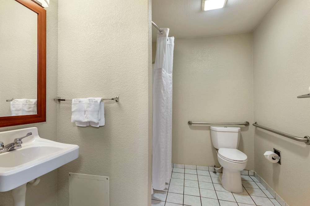 Comfort Inn & Suites Greeley, CO 45/54