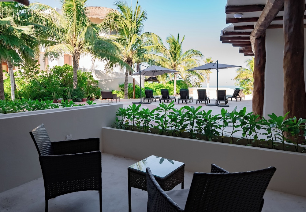 Beachfront Hotel Boutique DK 32/50
