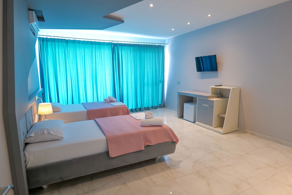 Oceanic Overview Suites 17/50