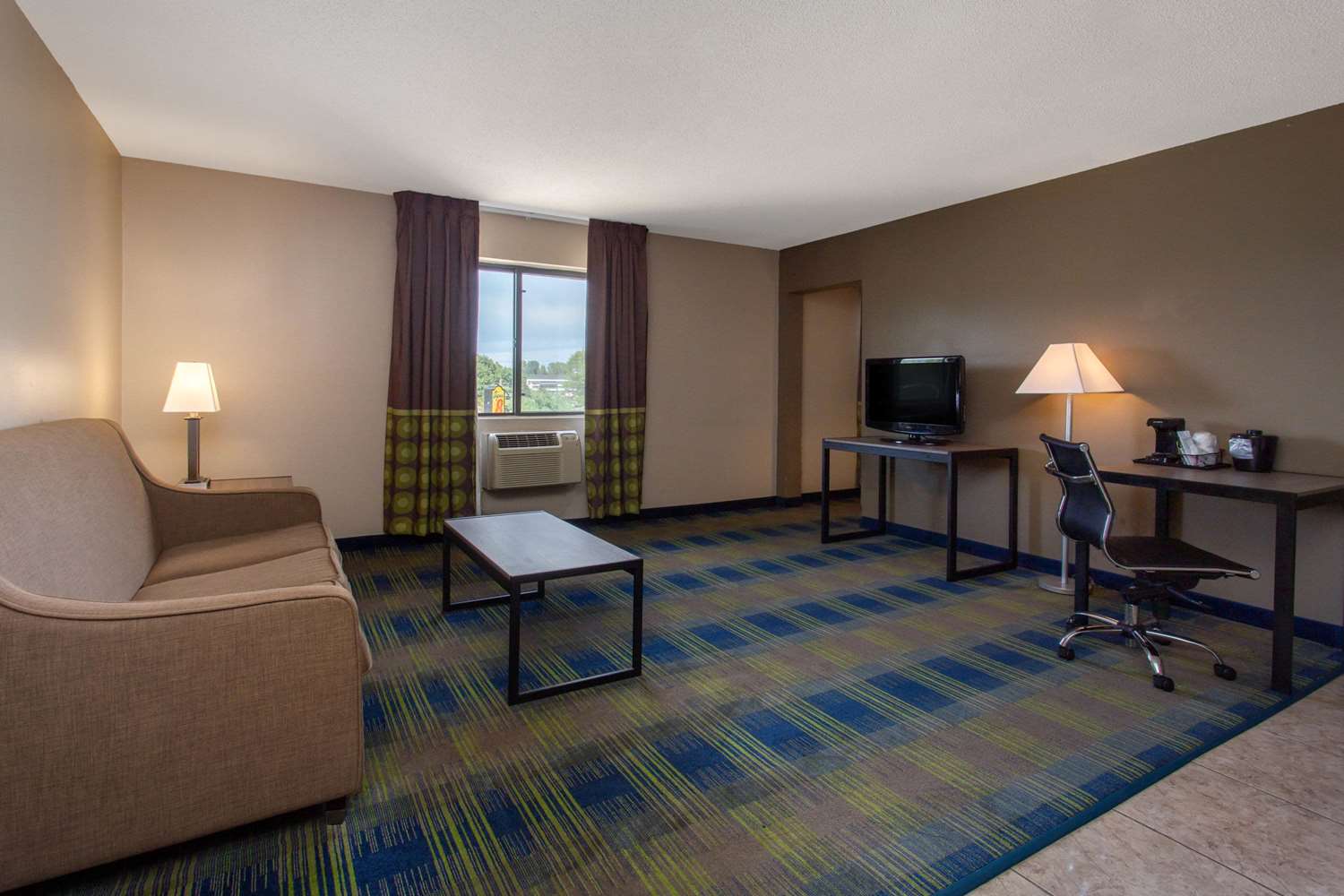 Super 8 by Wyndham Cromwell/Middletown 11/28