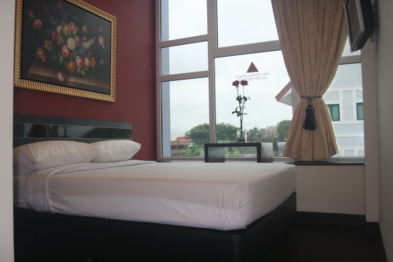 SUPERIOR, QUEEN BED
