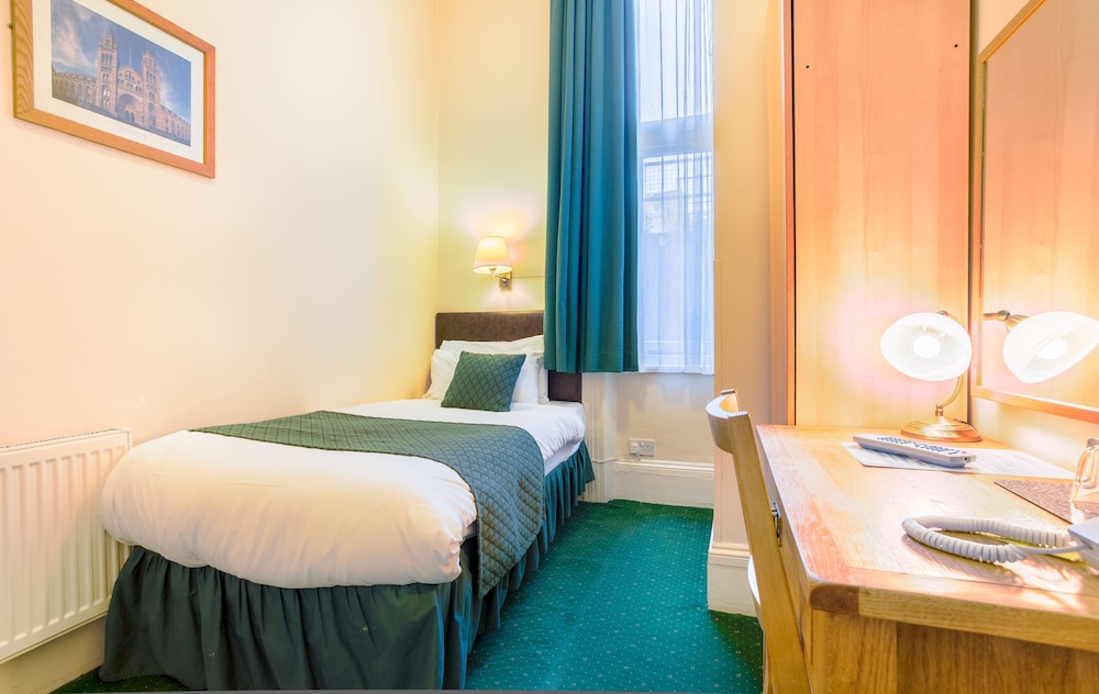 London Town Hotel 34/69