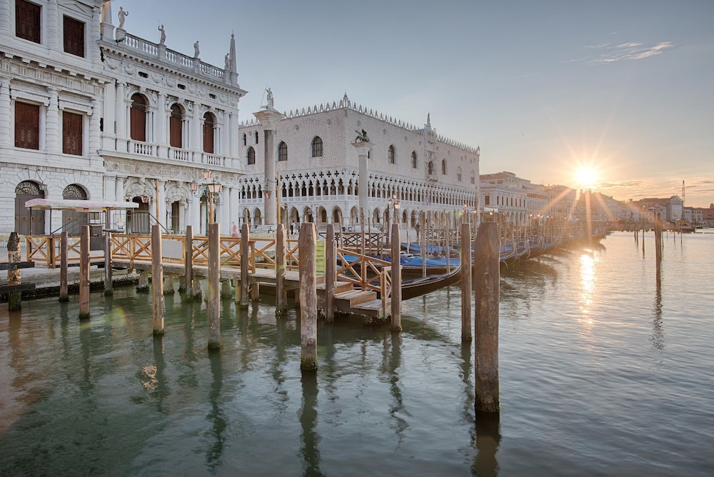 NH Venezia Santa Lucia 38/50