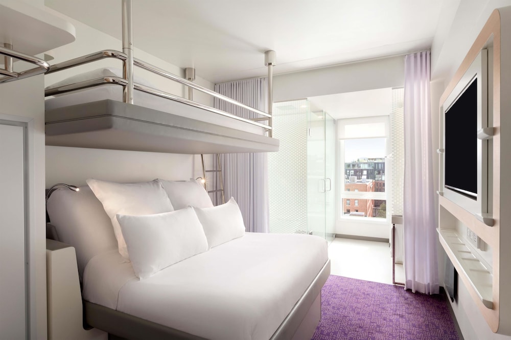 YOTEL Boston, Select by Hilton 24/79