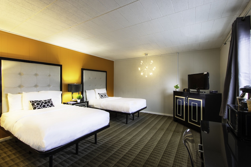 HOTEL ROYAL OAK 9/44