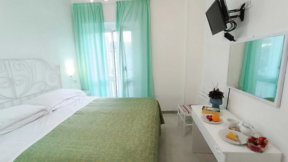 ECONOMY, DOUBLE OR TWIN BED