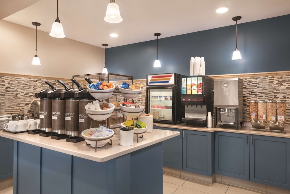 Country Inn & Suites By Radisson, Eagan, MN 24/35