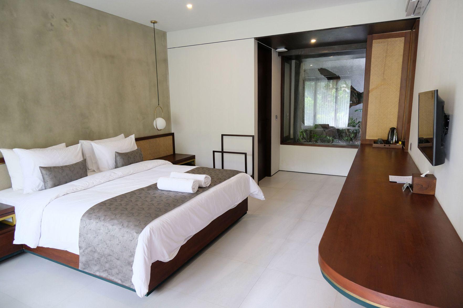 Deluxe, Pool View, Pool Access