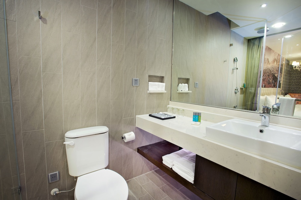غرفة عائلية ثلاثية بسرير مزدوج وسرير فردي، Fx Hotel Tainan Minsheng Road Branch 4/5