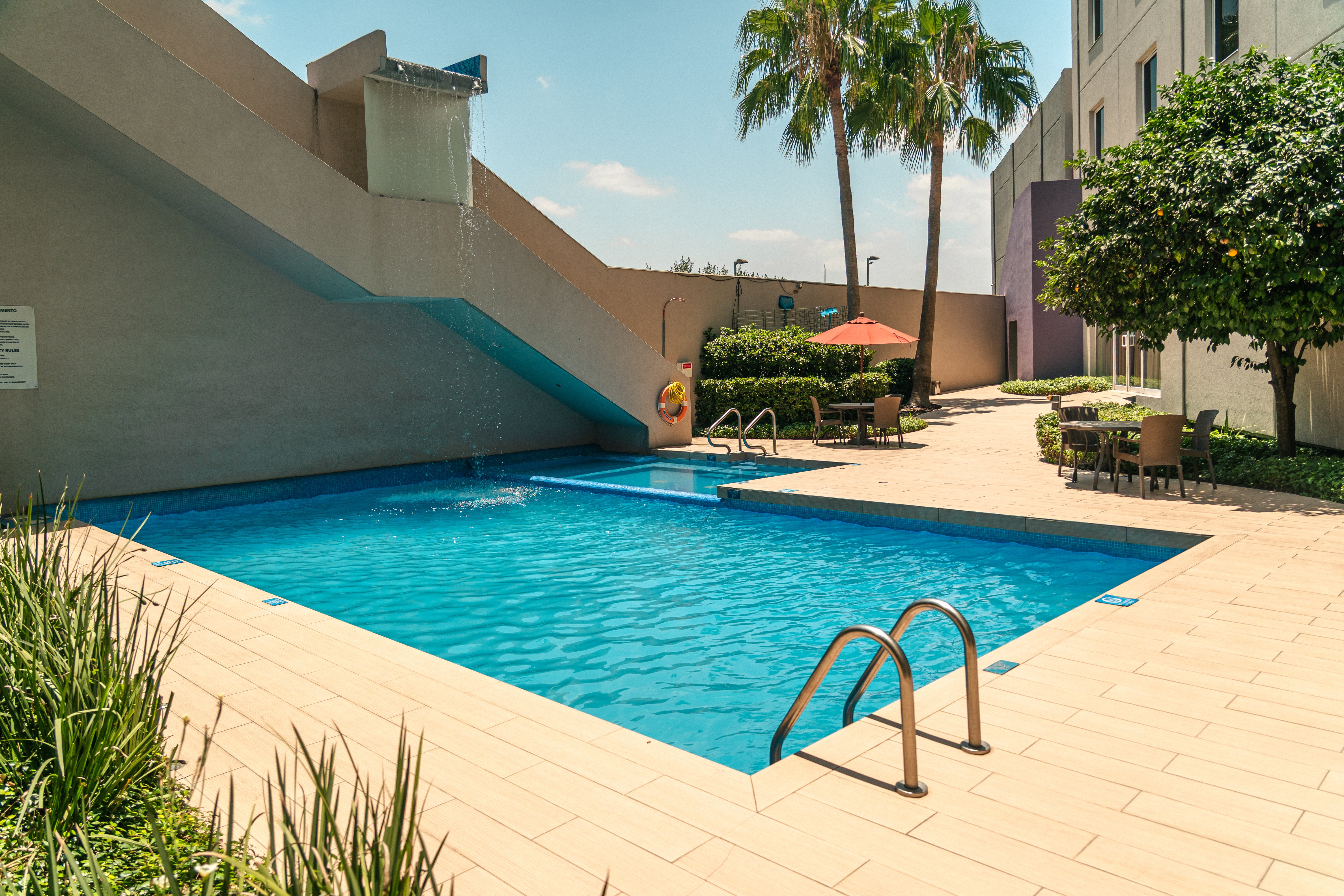 CROWNE PLAZA MONTERREY AEROPUERTO 74/75